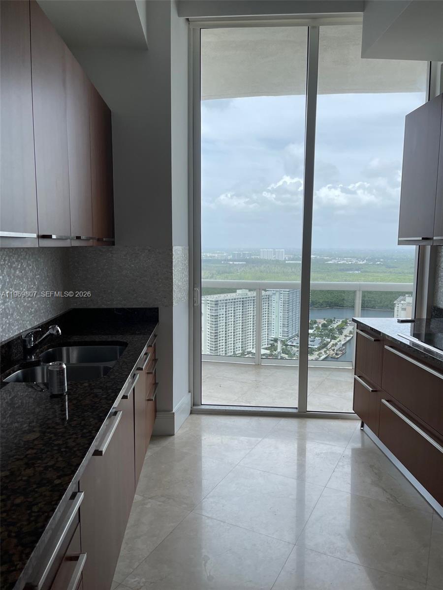 Ver detalles 3405 2 / 2 1435 sq. ft. $ 2026-02-21 0 foto