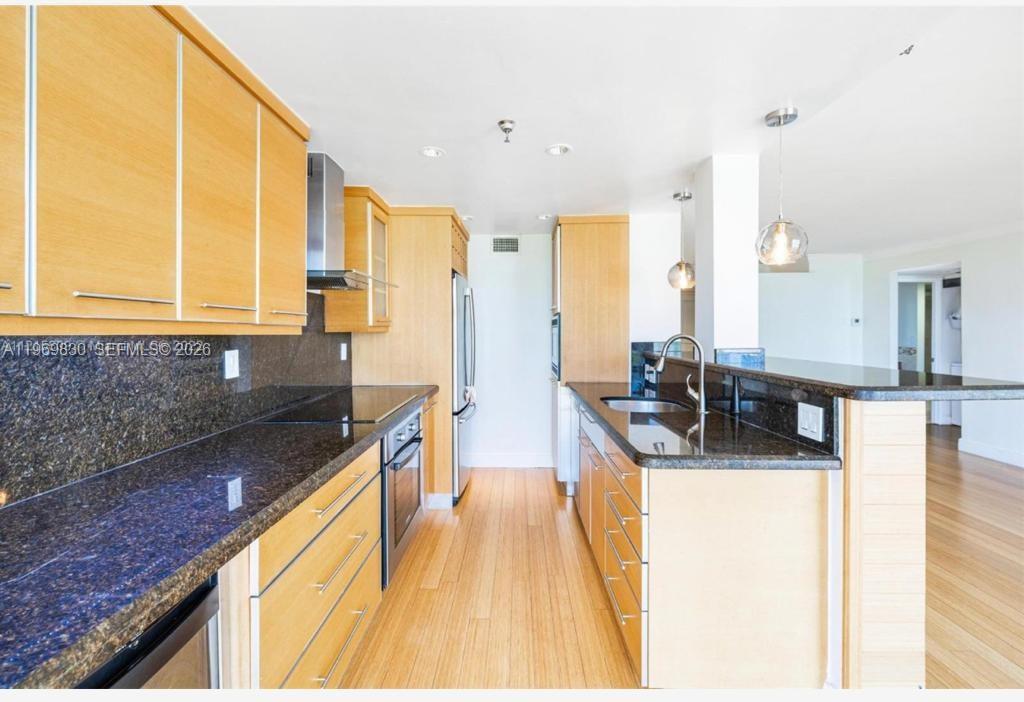 See details 612 2 / 2 1240 sq. ft. $ 2026-02-21 0 Photo