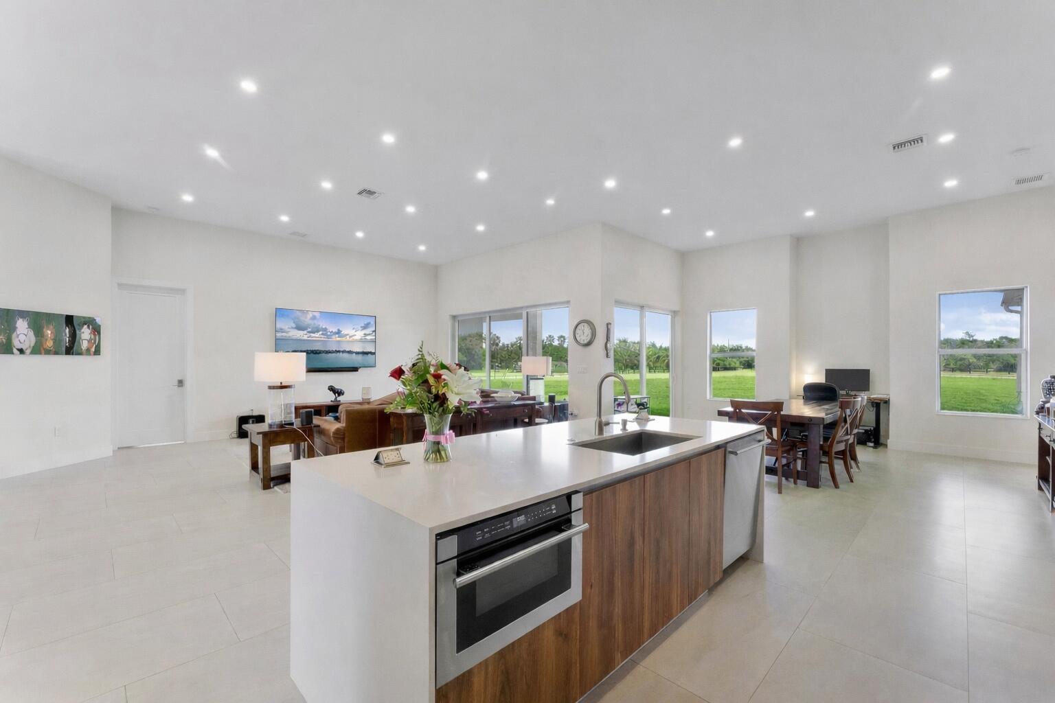 Ver detalles 19921 5 / 3 2772 sq. ft. $ 2026-09-02 0 foto