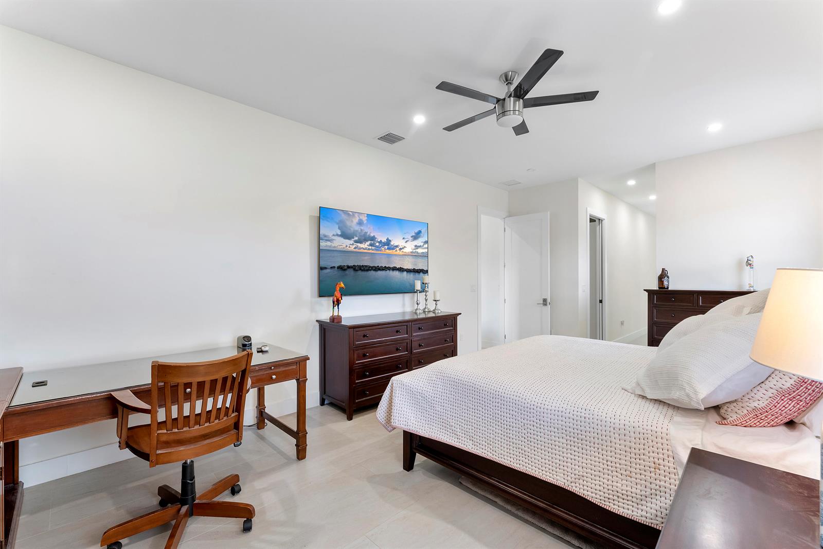 Ver detalles 19921 5 / 3 2772 sq. ft. $ 2026-09-02 0 foto