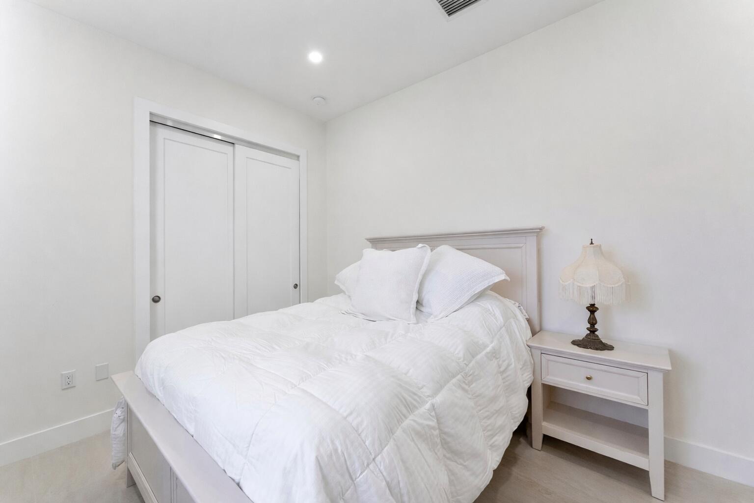 Ver detalles 19921 5 / 3 2772 sq. ft. $ 2026-09-02 0 foto