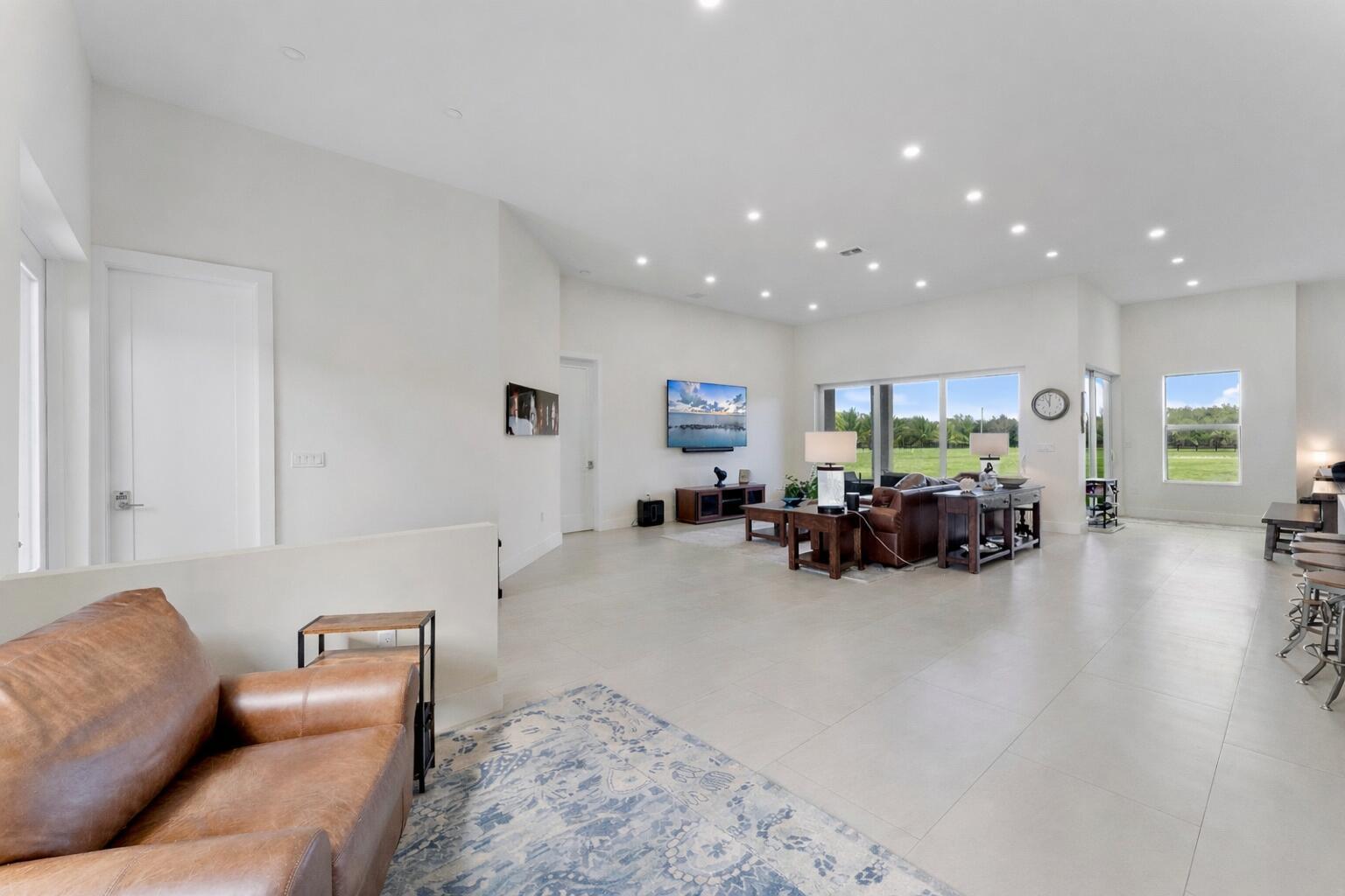 Ver detalles 19921 5 / 3 2772 sq. ft. $ 2026-09-02 0 foto