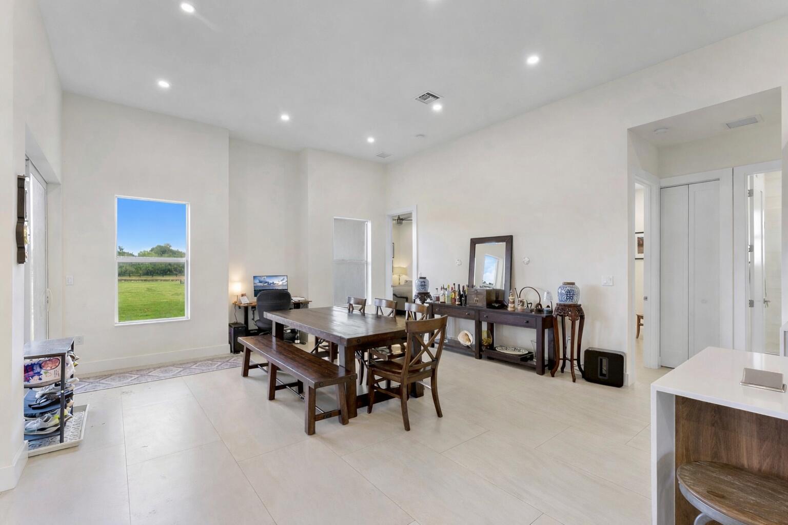 Ver detalles 19921 5 / 3 2772 sq. ft. $ 2026-09-02 0 foto