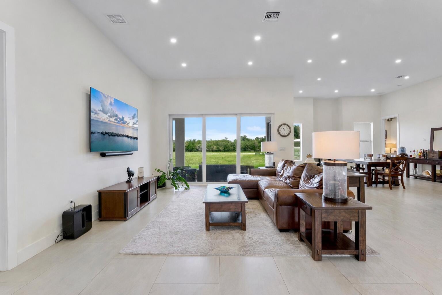Ver detalles 19921 5 / 3 2772 sq. ft. $ 2026-09-02 0 foto