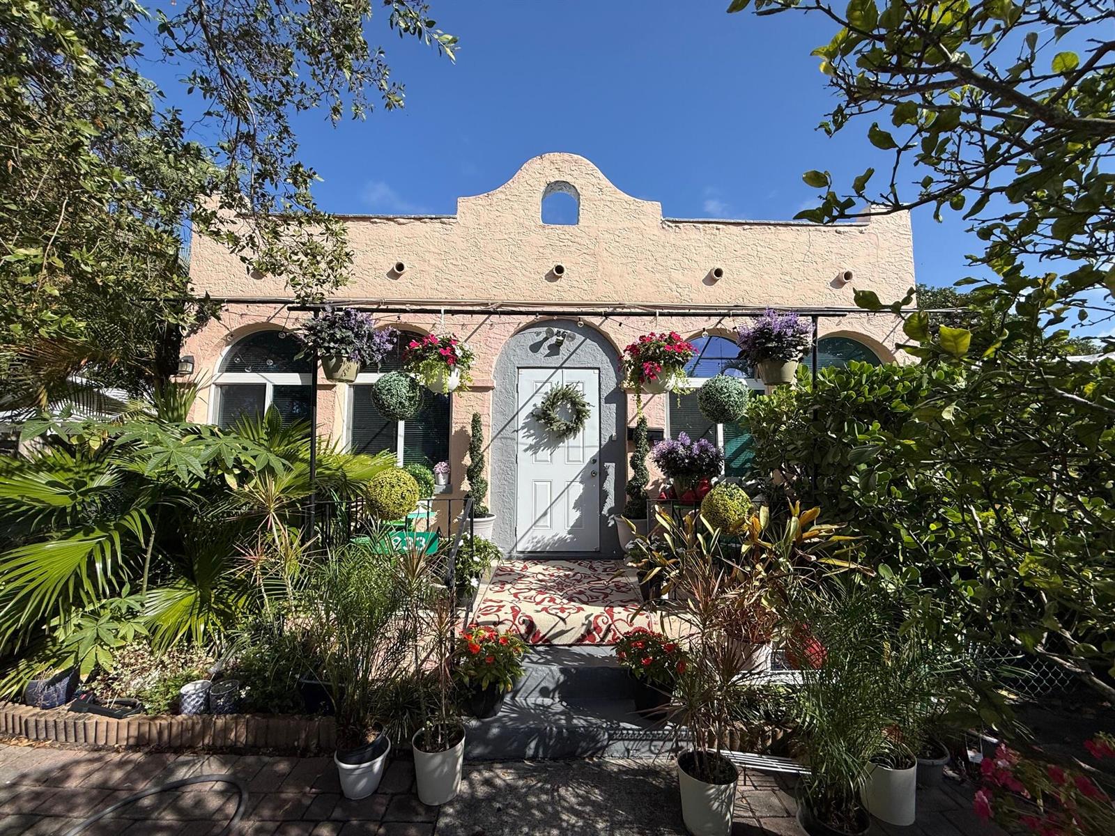 See details / 0 1215 sq. ft. $ 2026-06-16 0 Photo