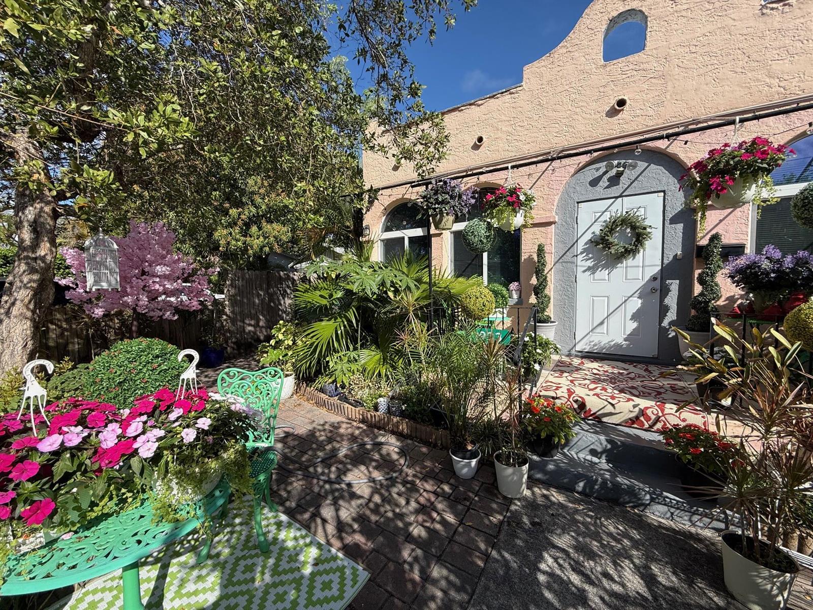 See details / 0 1215 sq. ft. $ 2026-06-16 0 Photo