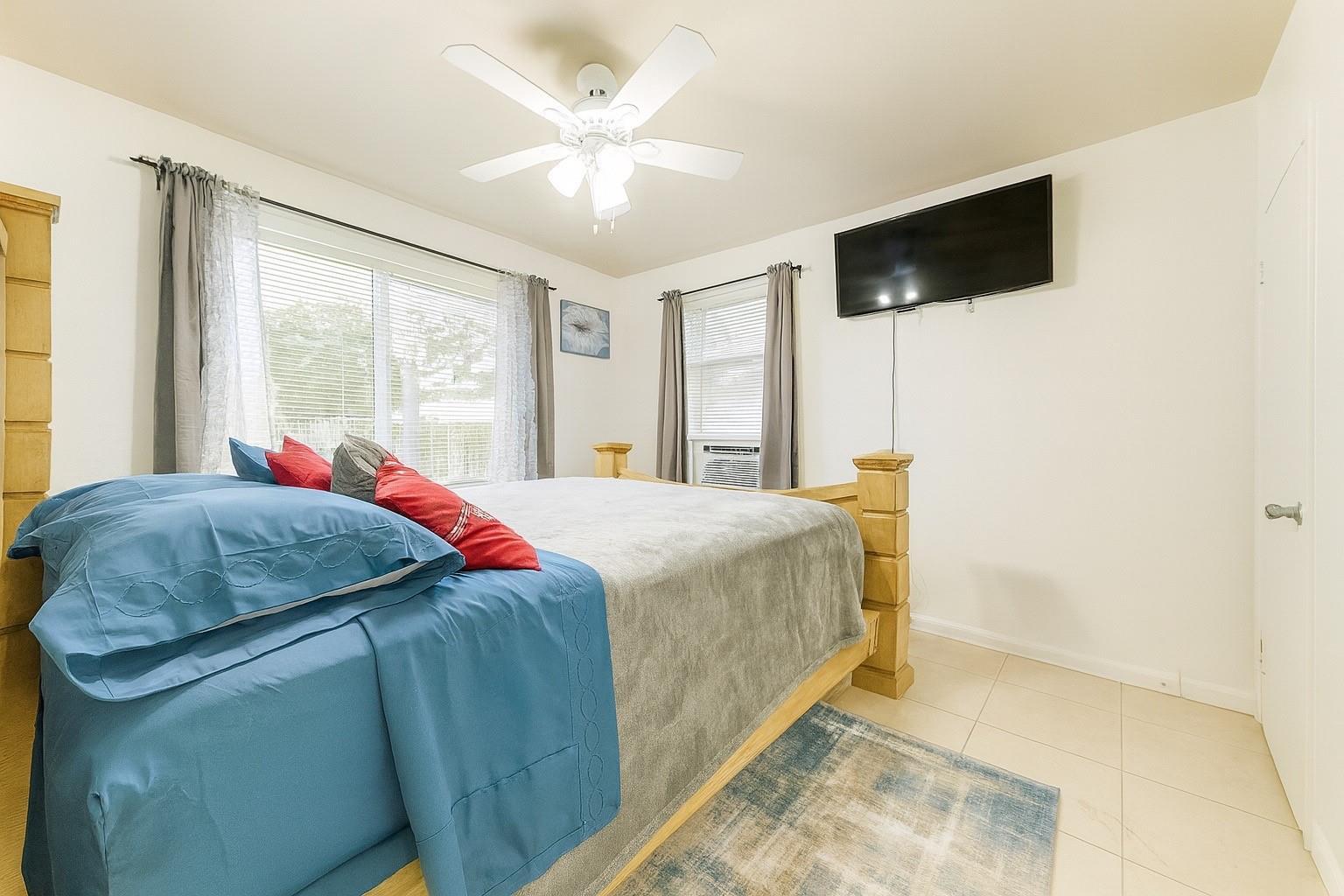 See details / 0 1215 sq. ft. $ 2026-06-16 0 Photo