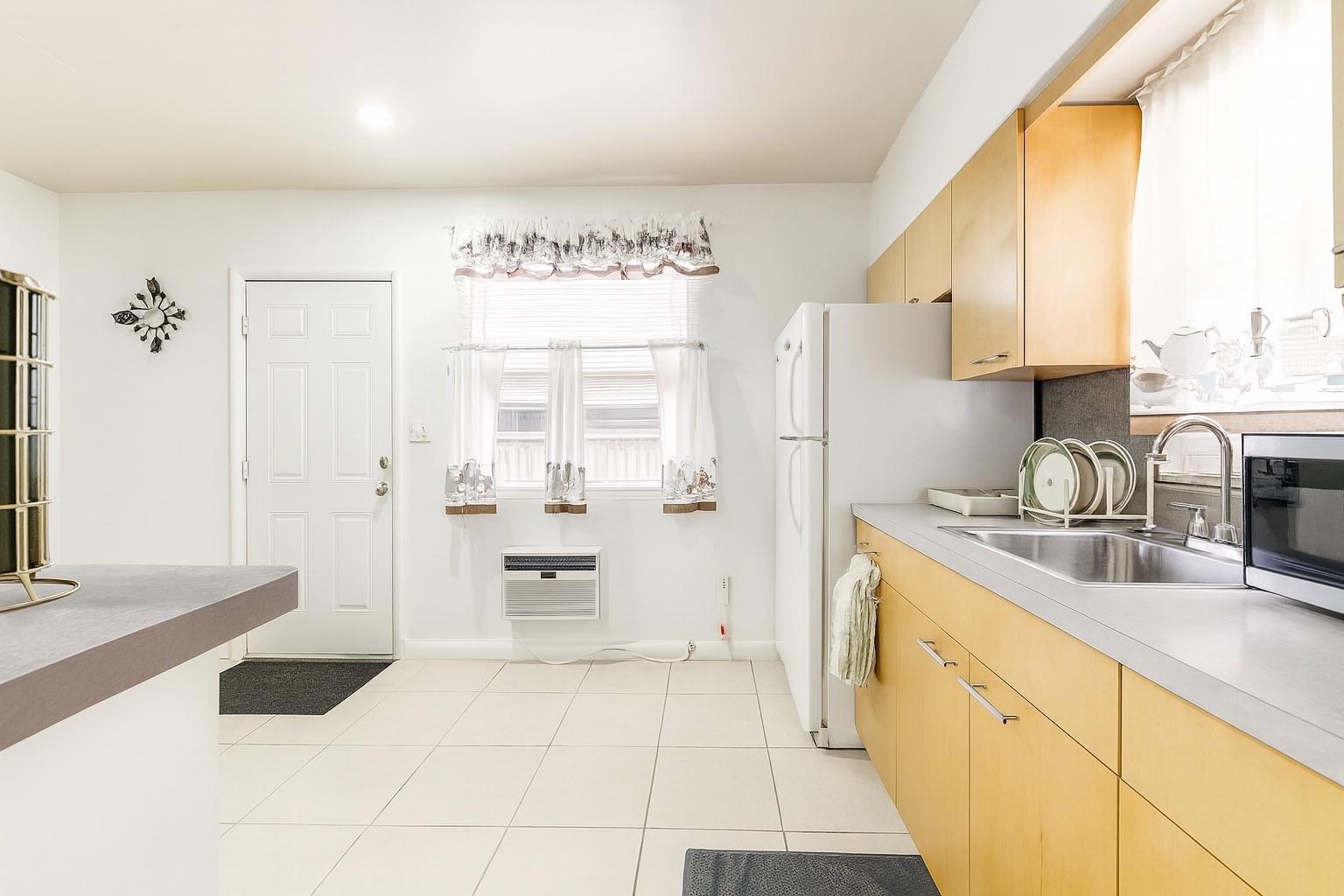 See details / 0 1215 sq. ft. $ 2026-06-16 0 Photo