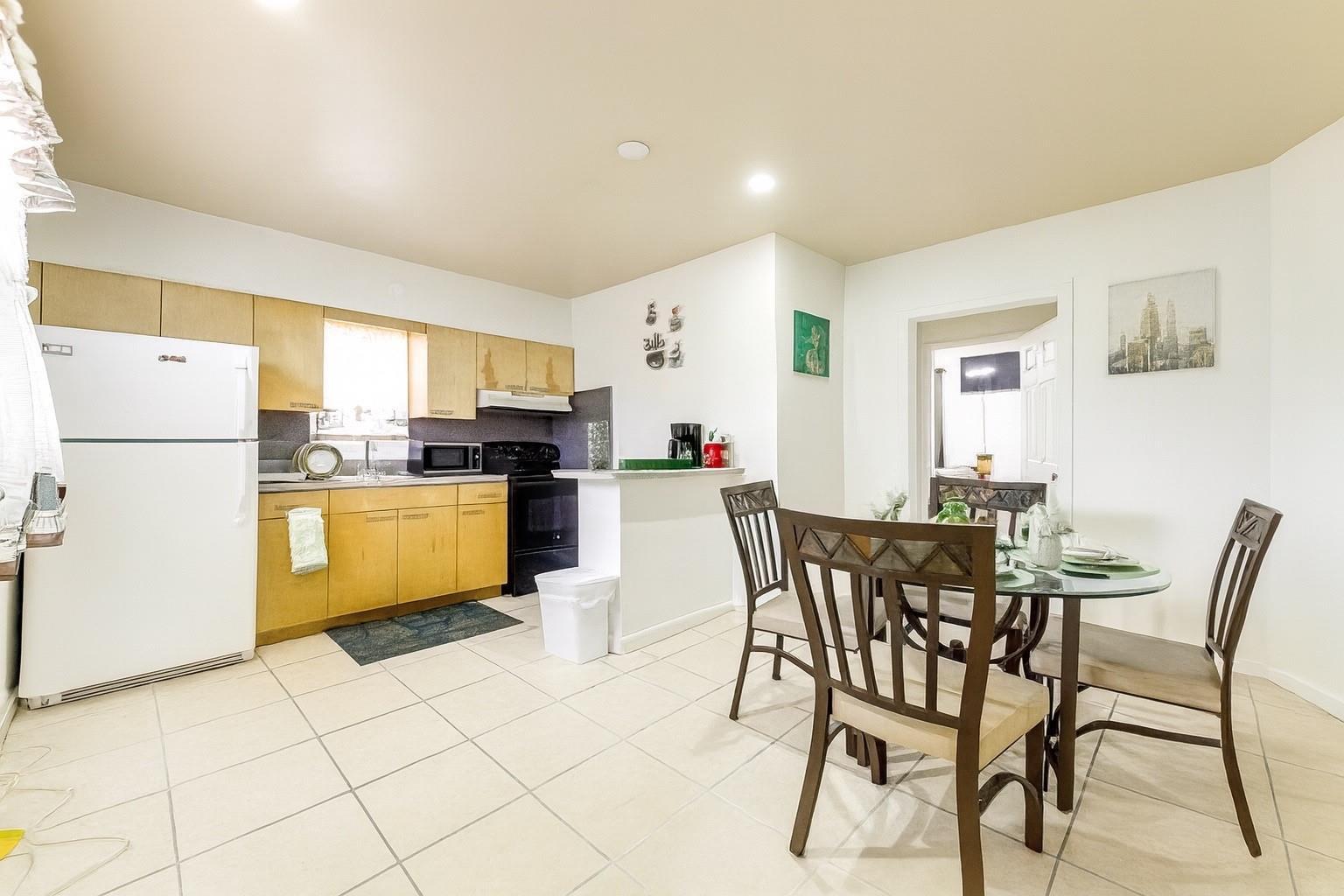See details / 0 1215 sq. ft. $ 2026-06-16 0 Photo