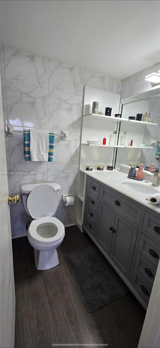 Photo of 3800 Ocean Dr  #322, Hollywood, Florida, 33019 - PRIMARY BATHROOM
