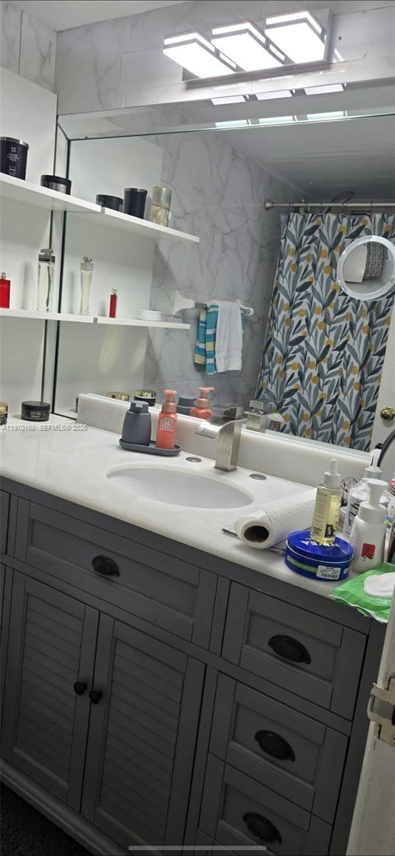 Photo of 3800 Ocean Dr  #322, Hollywood, Florida, 33019 - PRIMARY BATHROOM