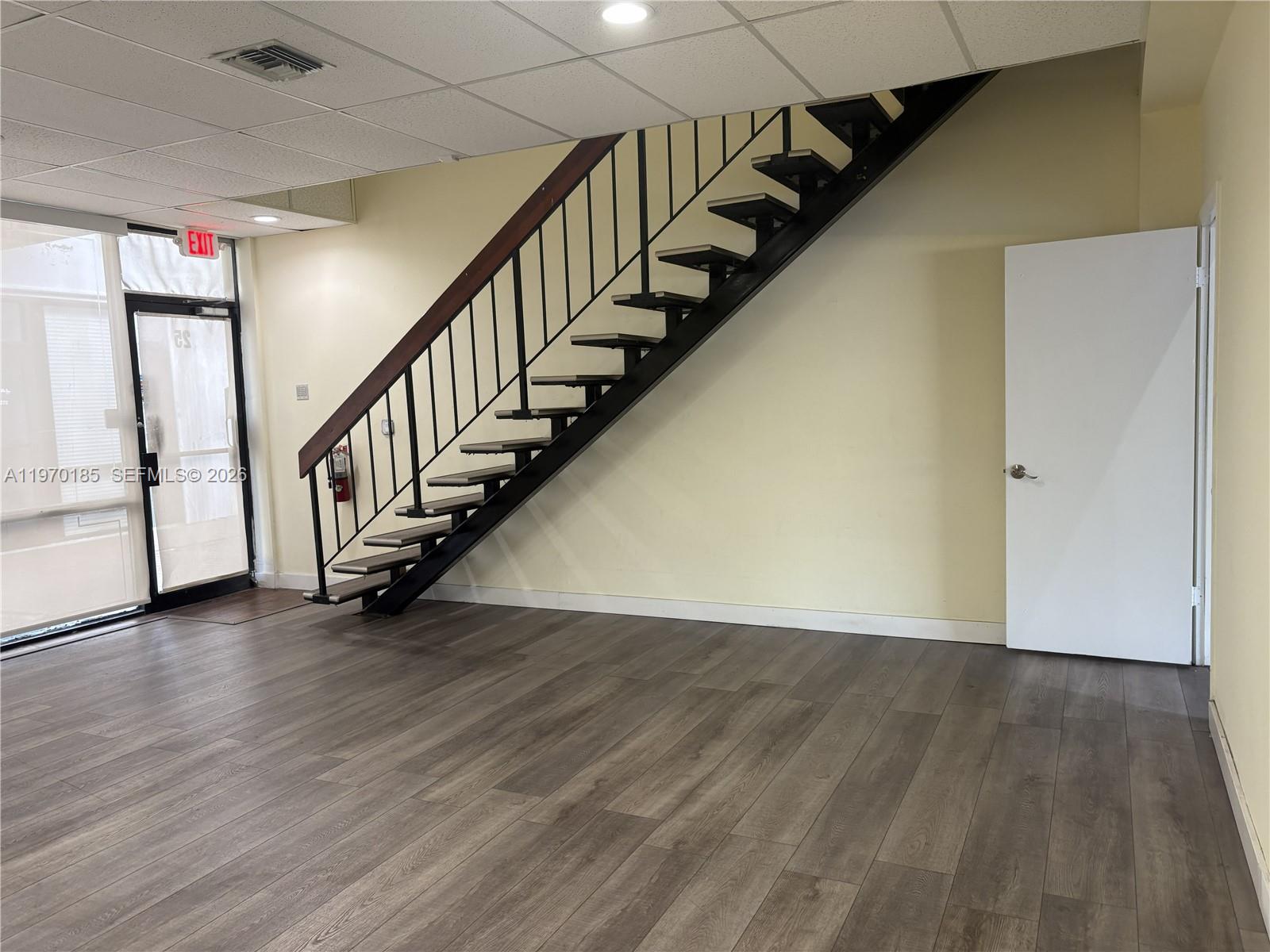 25  /   кв.футов $ 2026-02-23 0 Фото