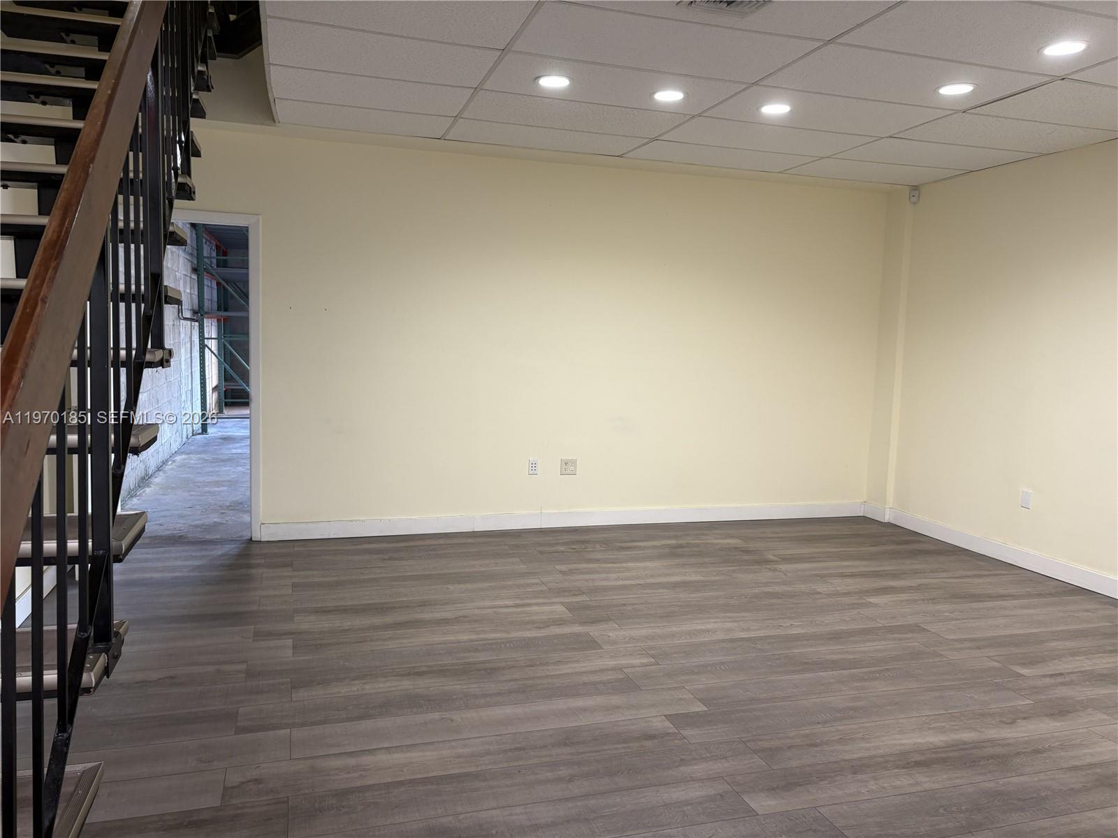 25  /   кв.футов $ 2026-02-23 0 Фото