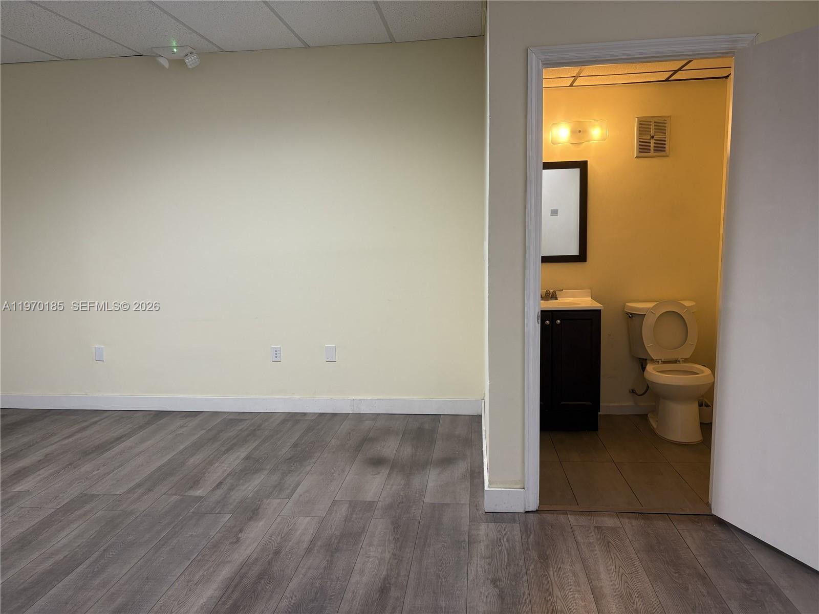 25  /   кв.футов $ 2026-02-23 0 Фото