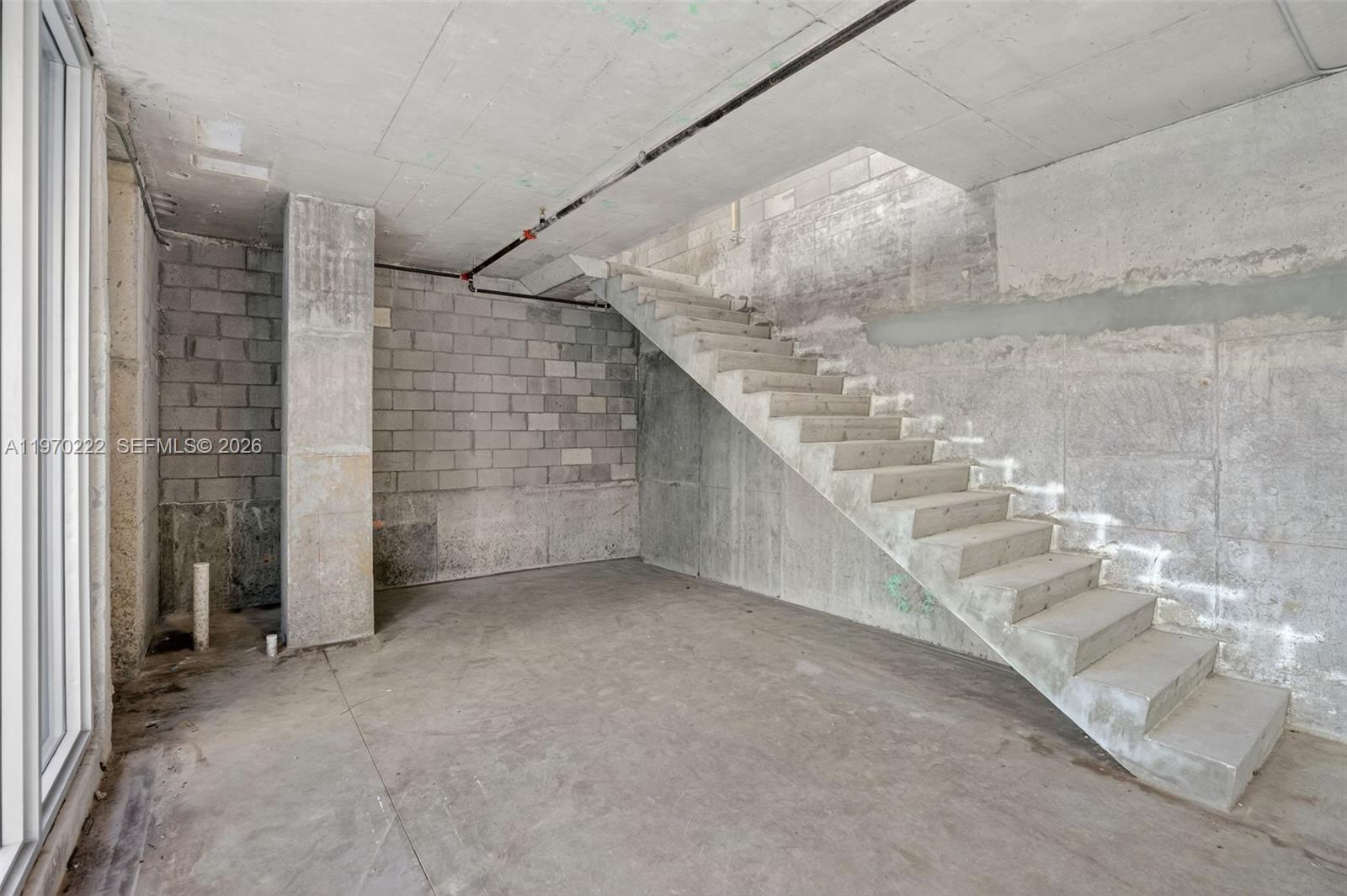 Commercial Unit  /   кв.футов $ 2026-03-03 0 Фото