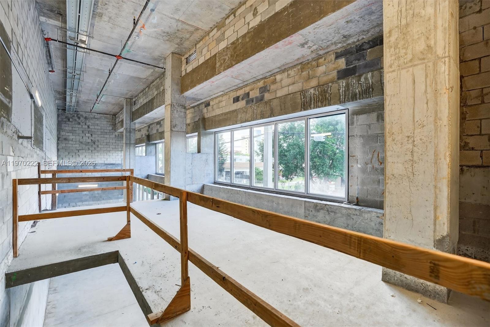 Commercial Unit  /   кв.футов $ 2026-03-03 0 Фото