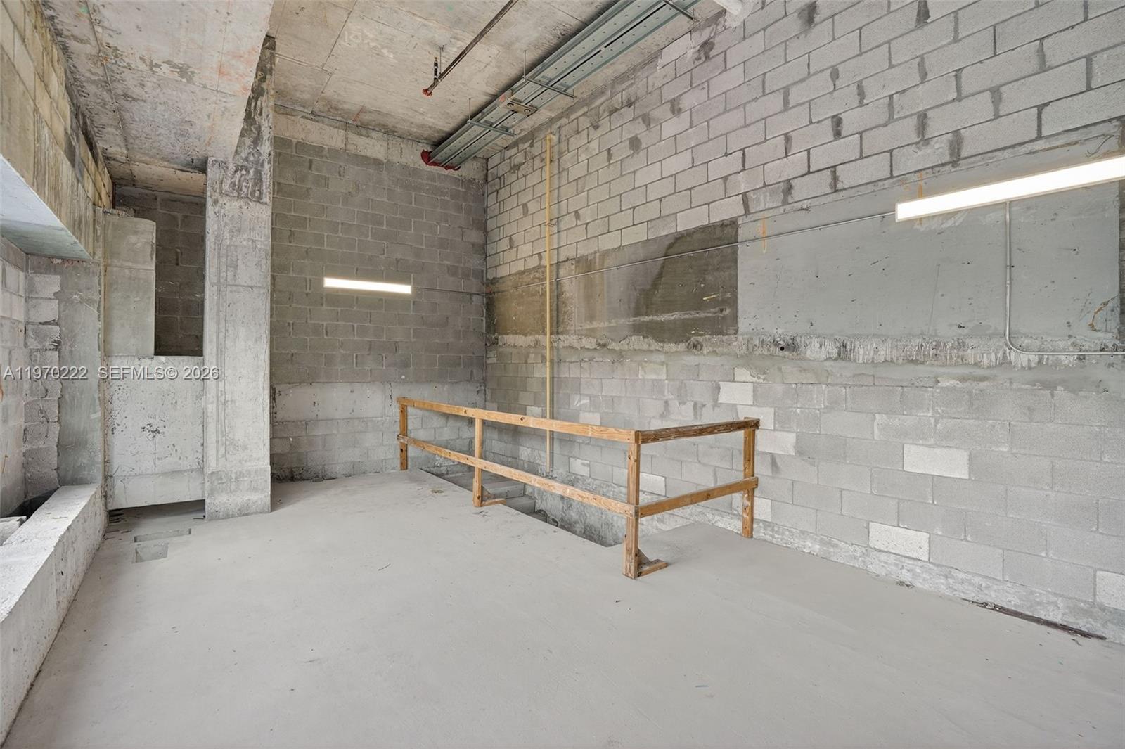 Commercial Unit  /   кв.футов $ 2026-03-03 0 Фото