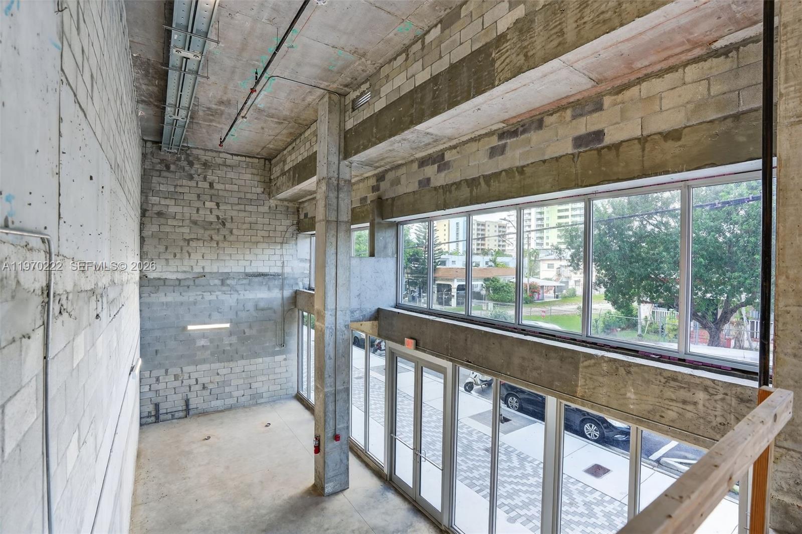 Commercial Unit  /   кв.футов $ 2026-03-03 0 Фото