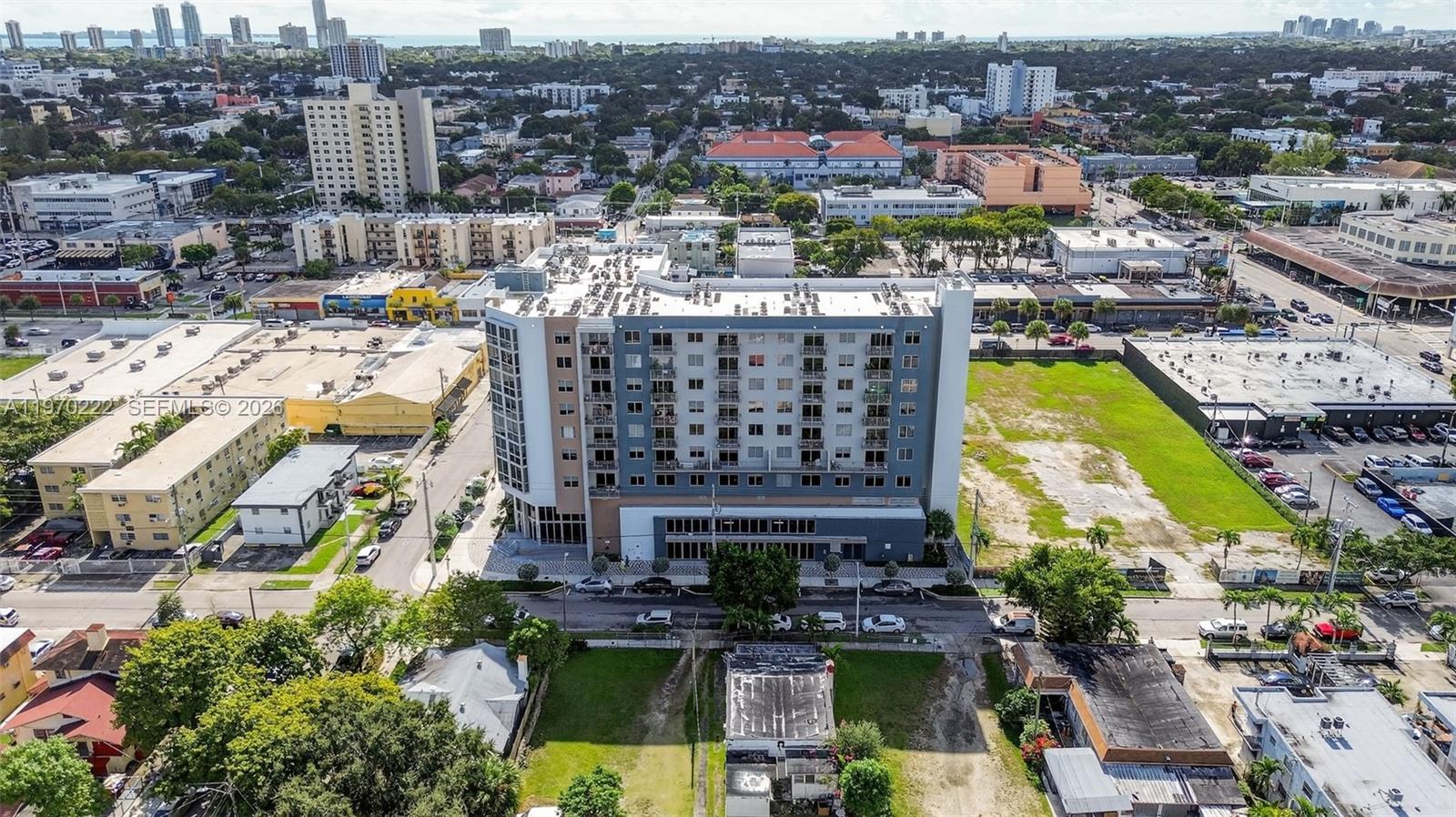 Commercial Unit  /   кв.футов $ 2026-03-03 0 Фото