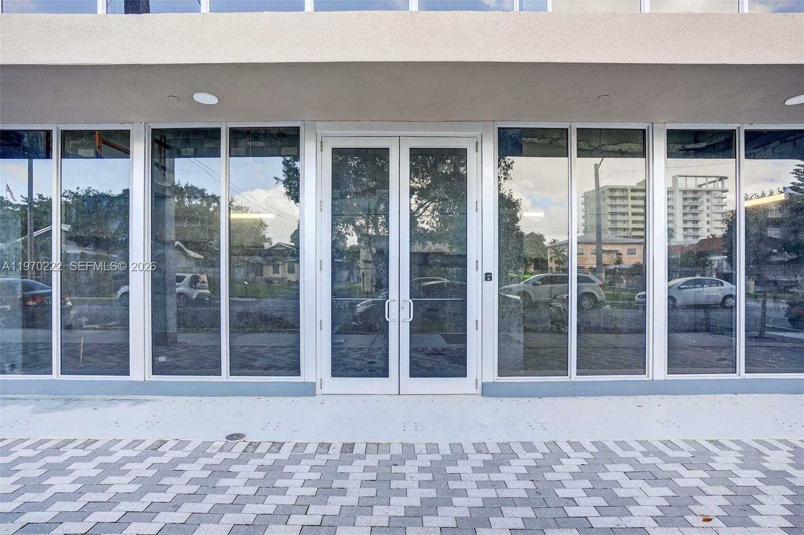 Commercial Unit  /   кв.футов $ 2026-03-03 0 Фото