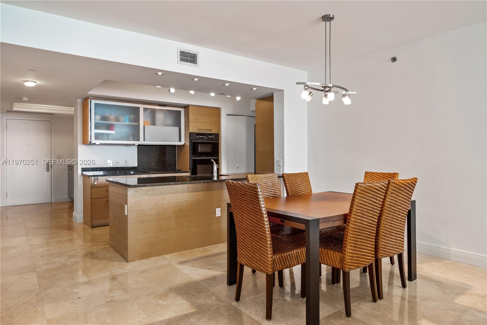 4204 3 / 3 1675 sq. ft. $ 2026-02-23 0 foto