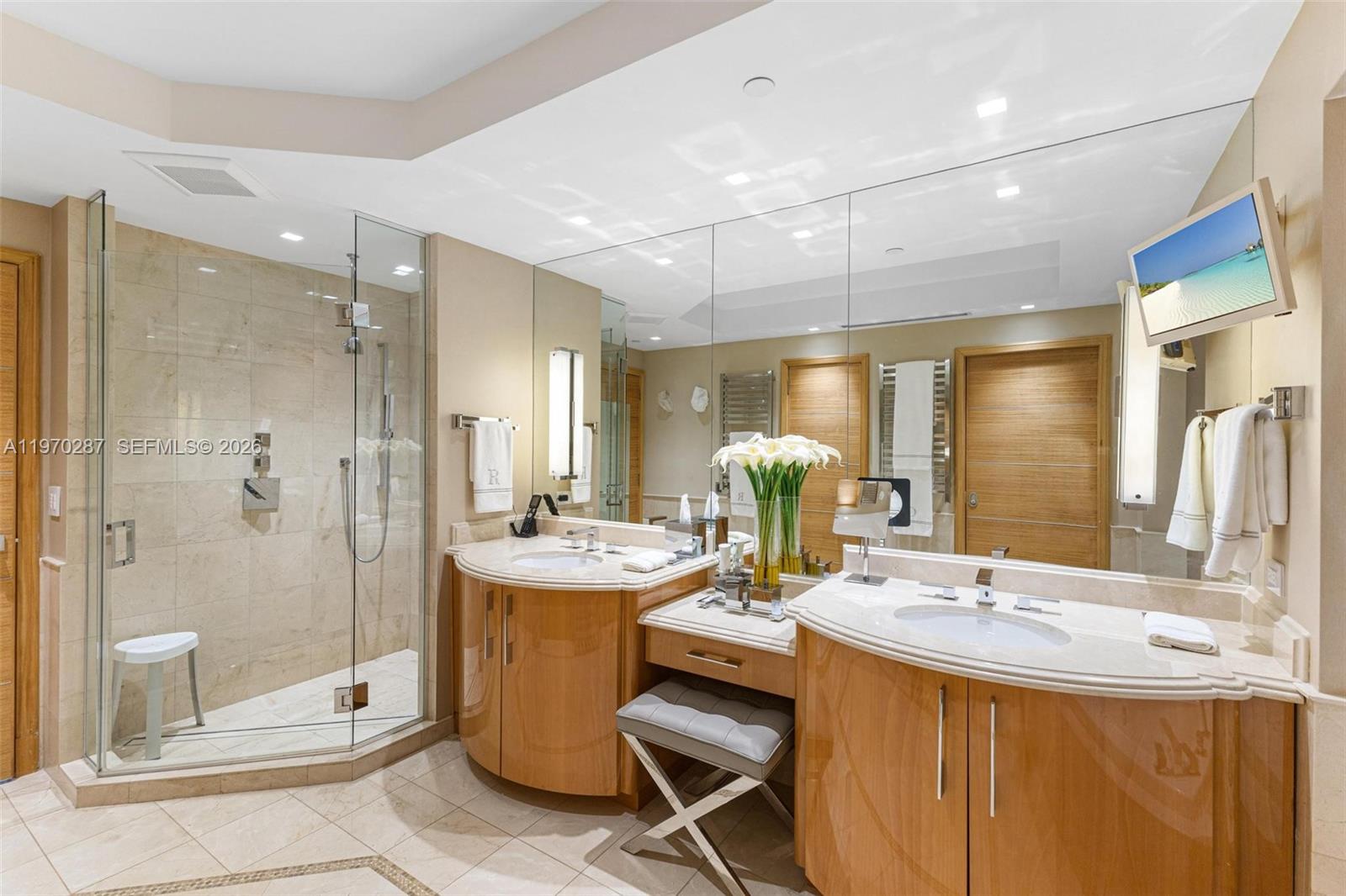 2402 3 / 3 2214 кв.футов $ 2026-02-23 0 Фото