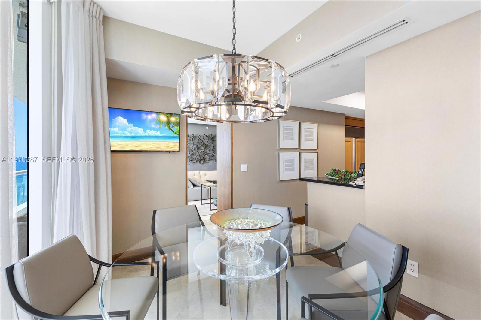 2402 3 / 3 2214 кв.футов $ 2026-02-23 0 Фото