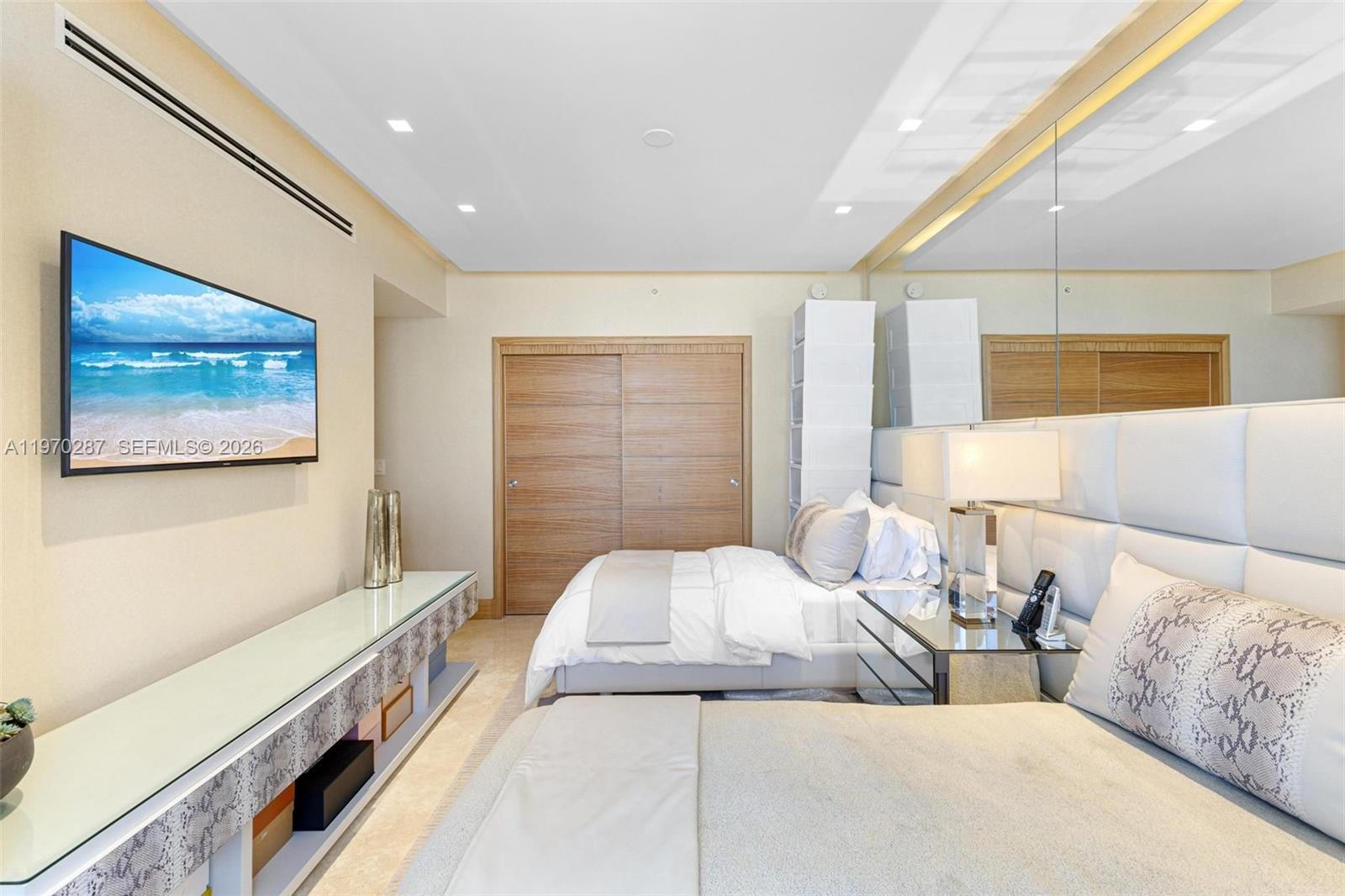 2402 3 / 3 2214 кв.футов $ 2026-02-23 0 Фото