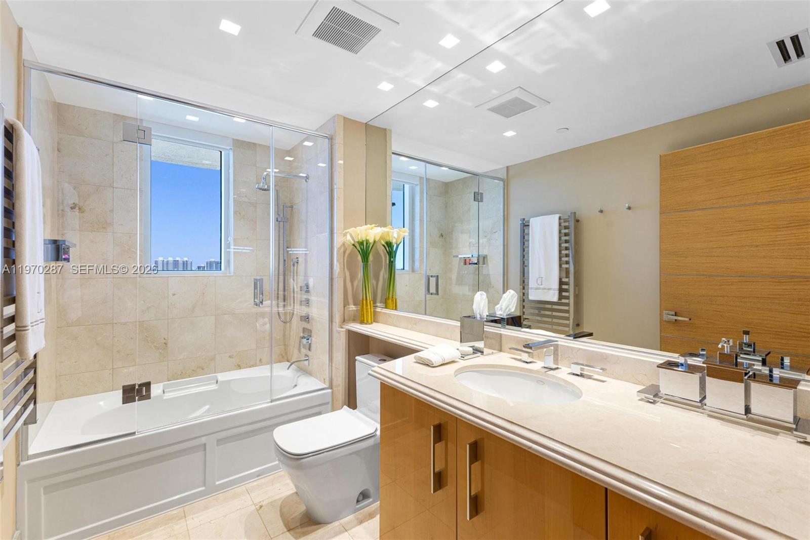 2402 3 / 3 2214 кв.футов $ 2026-02-23 0 Фото