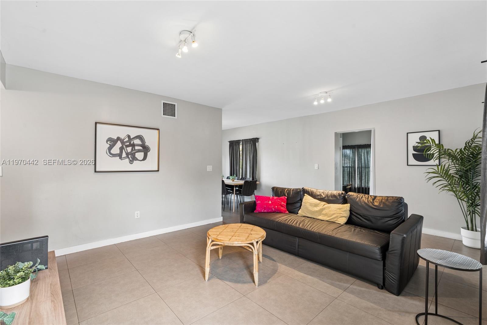   /  2074 sq. ft. $ 2026-02-23 0 foto