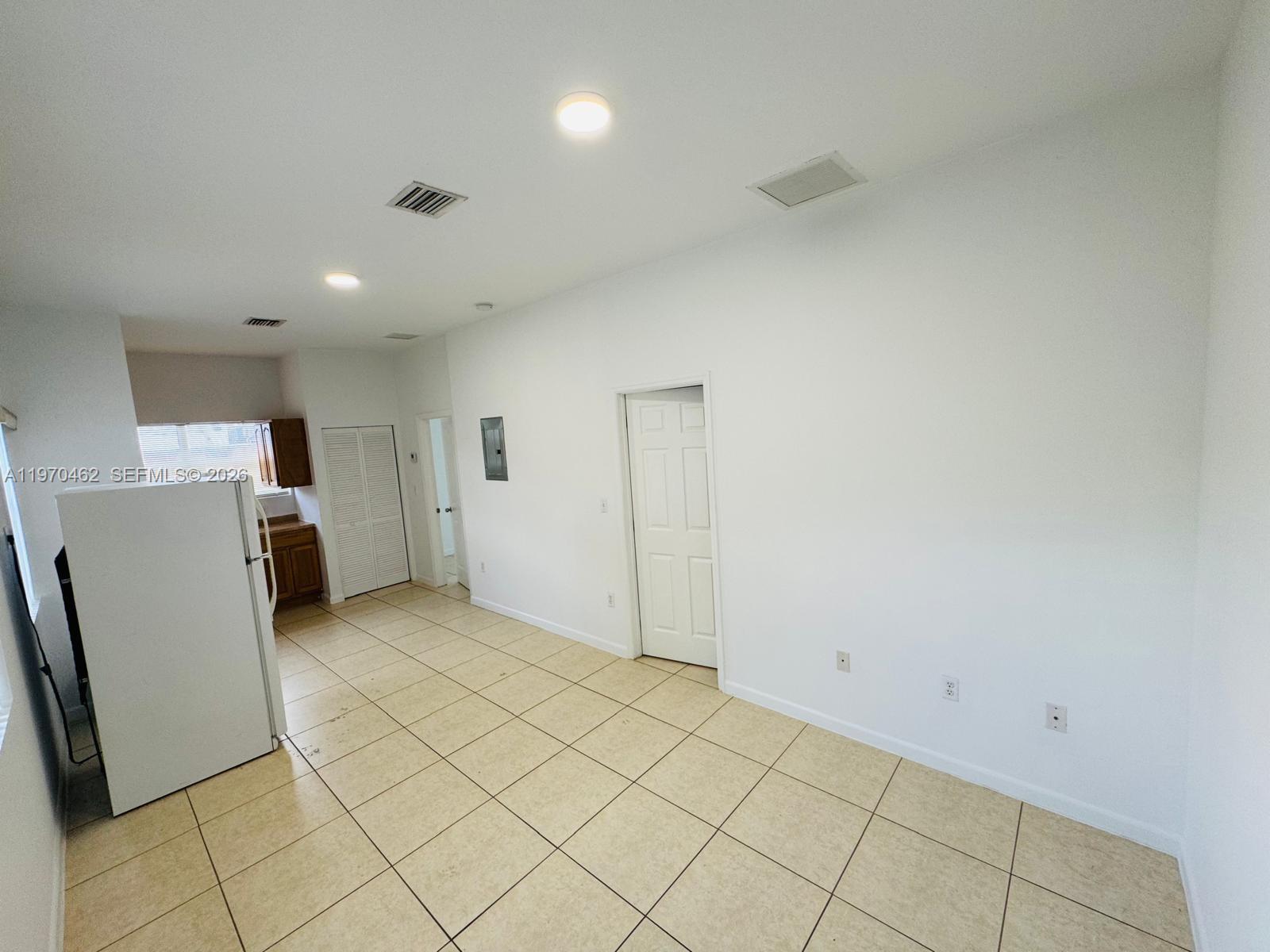 5  /   кв.футов $ 2026-02-23 0 Фото