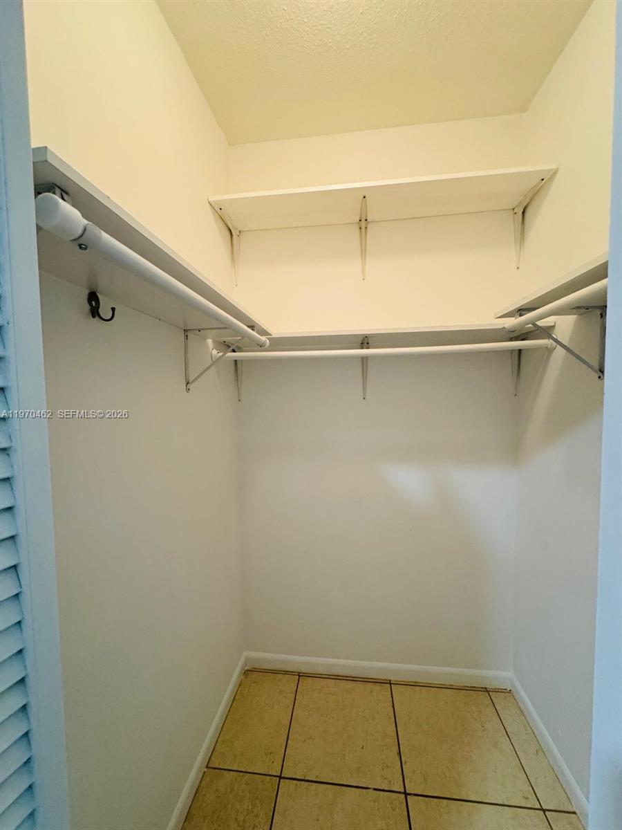 5  /   кв.футов $ 2026-02-23 0 Фото