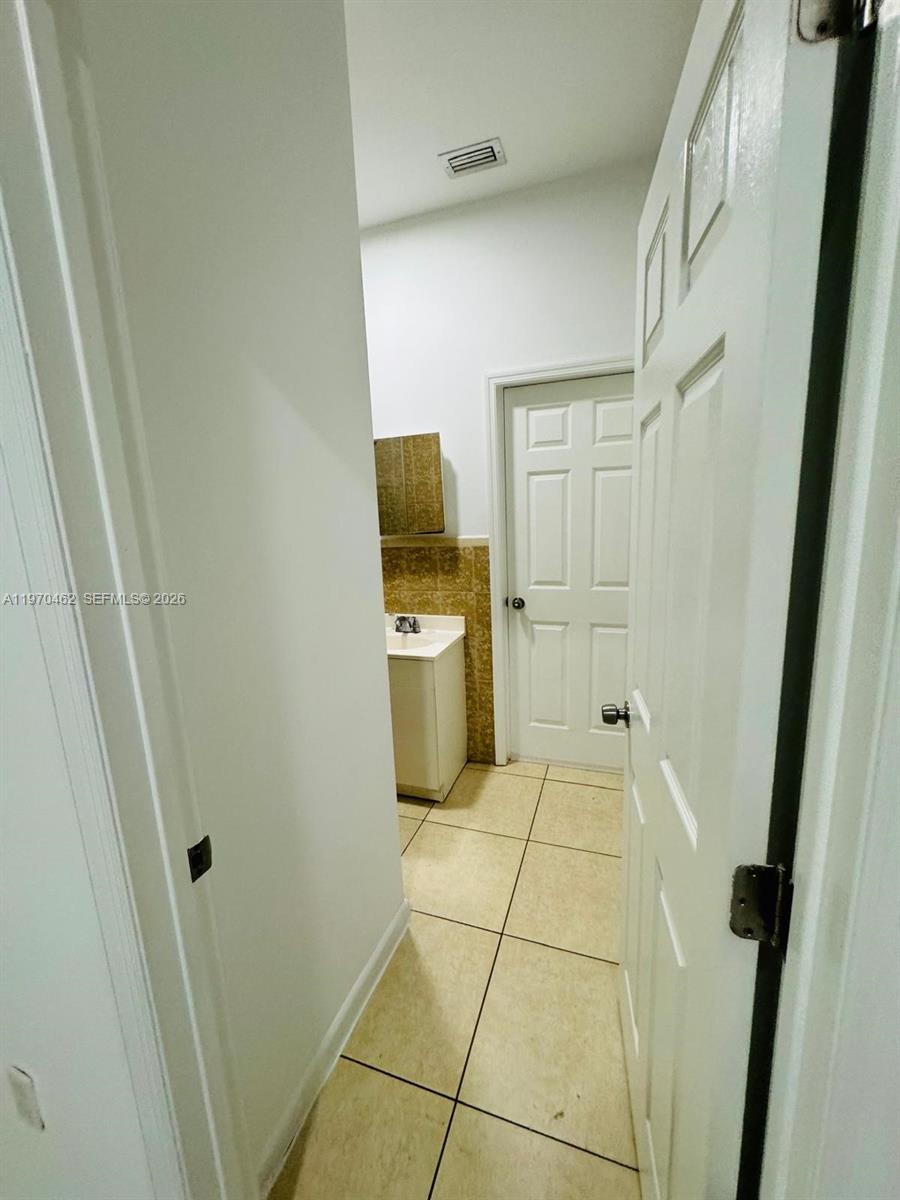 5  /   кв.футов $ 2026-02-23 0 Фото