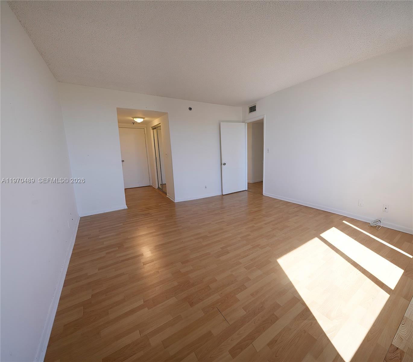 Подробнее 504 2 / 2 1100 кв.футов $ 2026-02-23 0 Фото