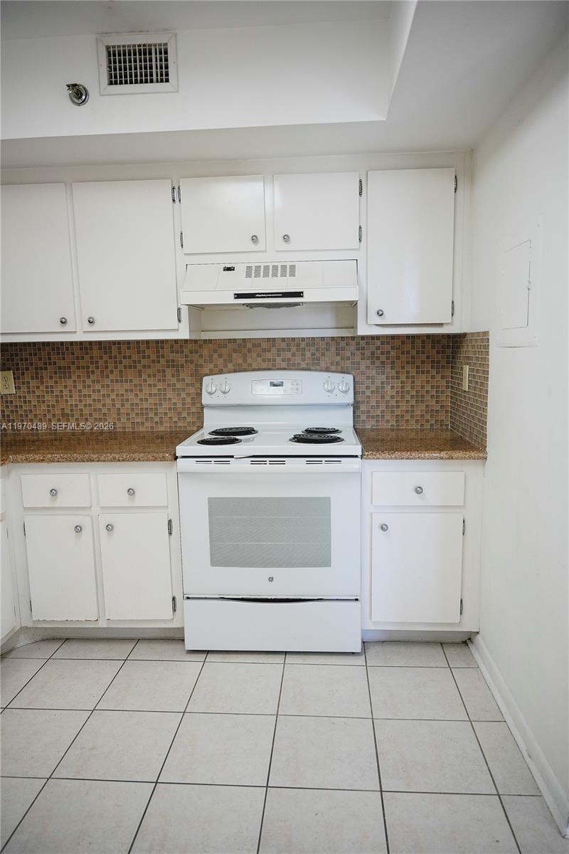 Подробнее 504 2 / 2 1100 кв.футов $ 2026-02-23 0 Фото