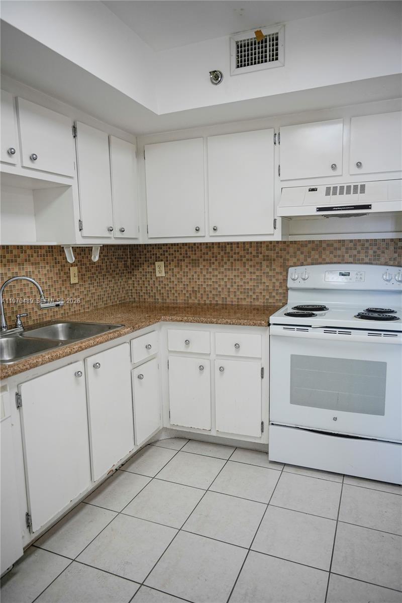 Подробнее 504 2 / 2 1100 кв.футов $ 2026-02-23 0 Фото