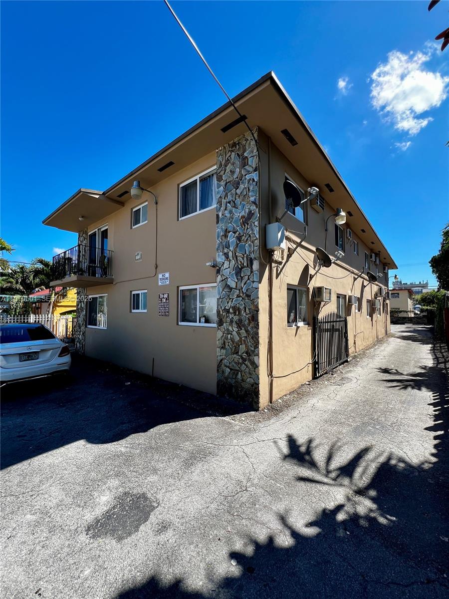   /   кв.футов $ 2026-02-23 0 Фото