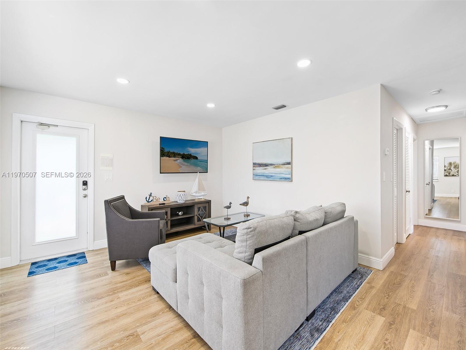   /  4032 кв.футов $ 2026-02-23 0 Фото