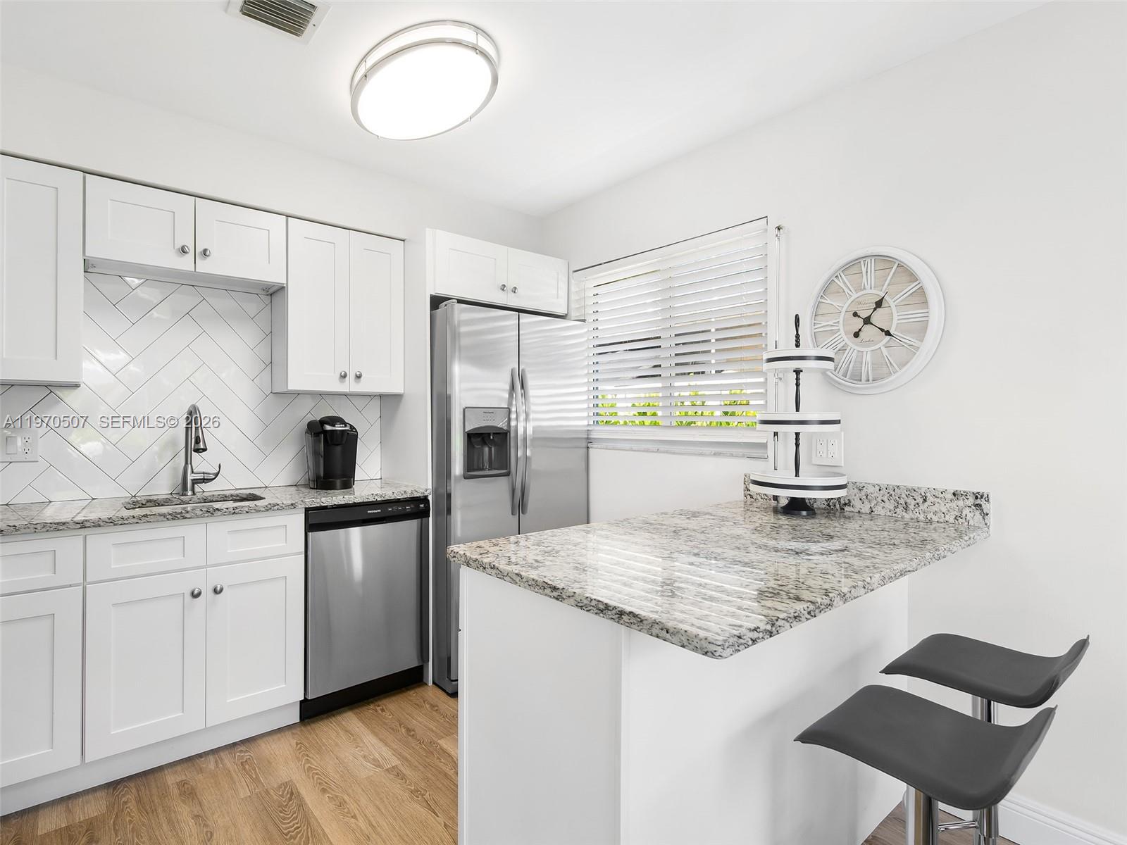   /  4032 кв.футов $ 2026-02-23 0 Фото