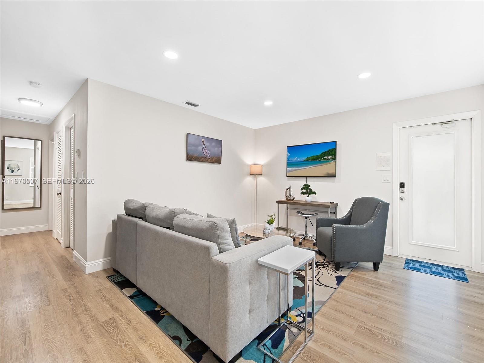   /  4032 кв.футов $ 2026-02-23 0 Фото