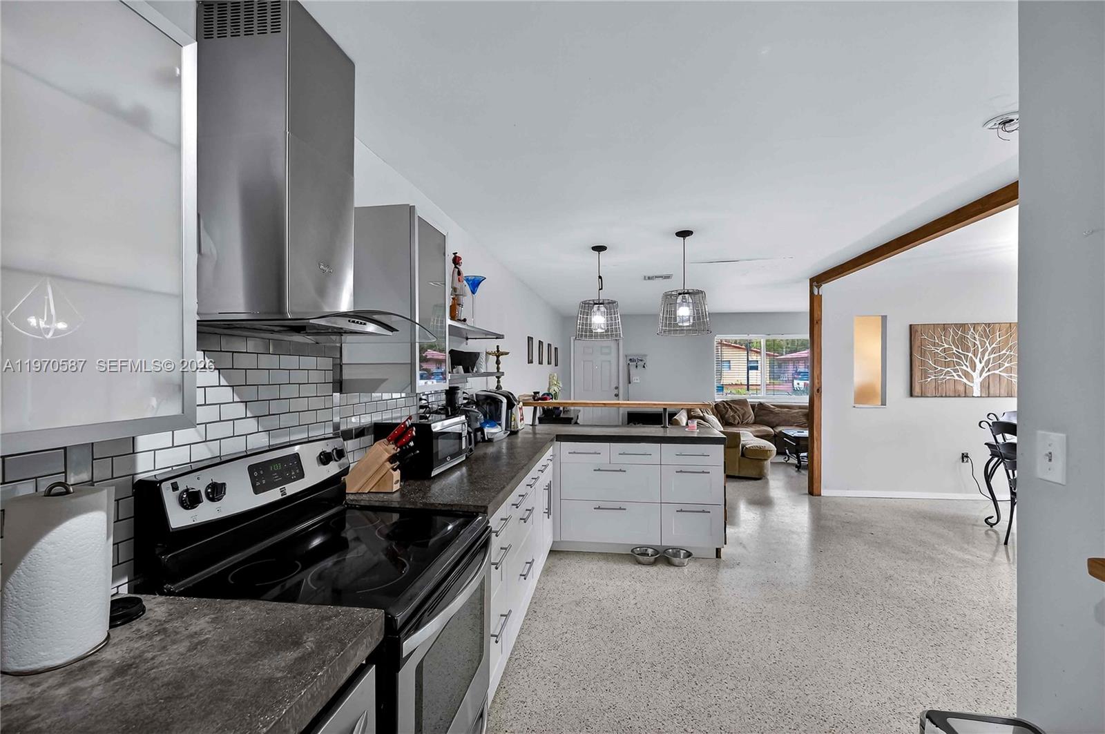   /  2420 sq. ft. $ 2026-02-23 0 foto