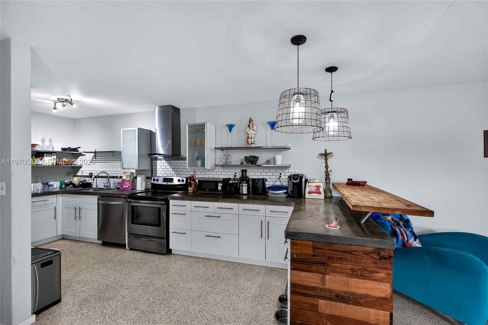   /  2420 sq. ft. $ 2026-02-23 0 foto