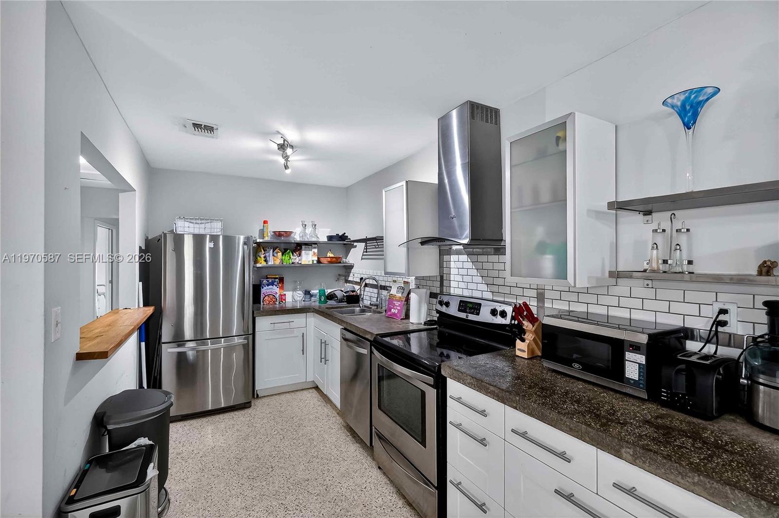   /  2420 sq. ft. $ 2026-02-23 0 foto