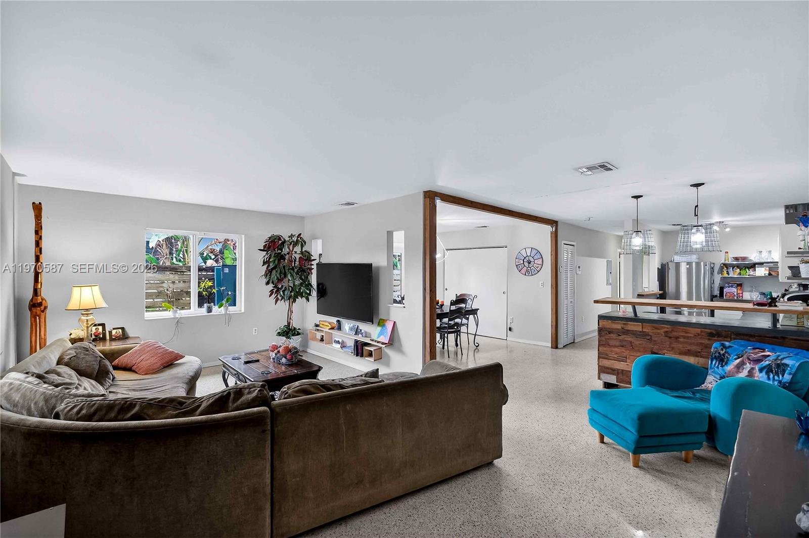   /  2420 sq. ft. $ 2026-02-23 0 foto