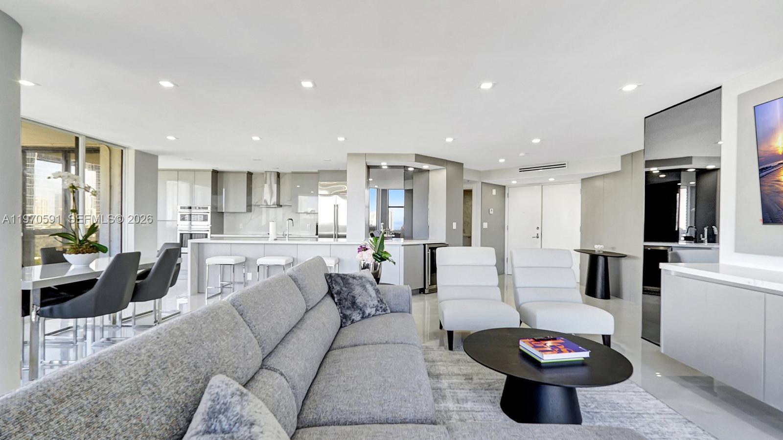 1004 3 / 3 1930 кв.футов $ 2026-02-23 0 Фото