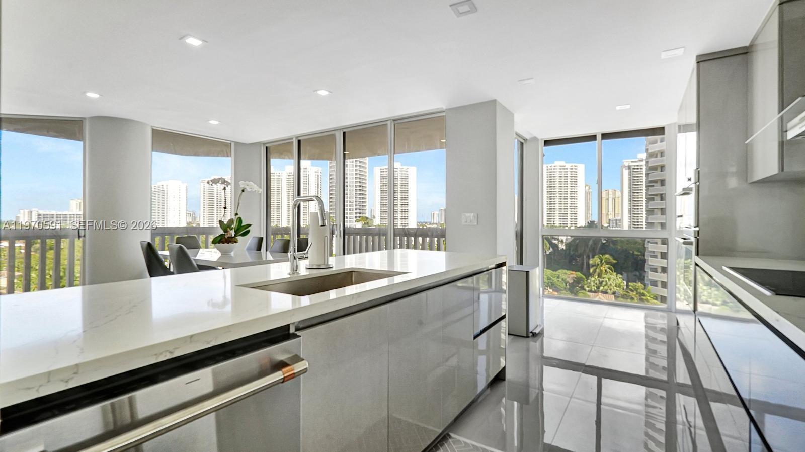 1004 3 / 3 1930 кв.футов $ 2026-02-23 0 Фото