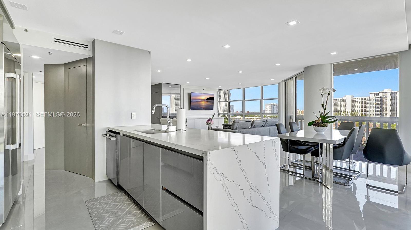 1004 3 / 3 1930 кв.футов $ 2026-02-23 0 Фото