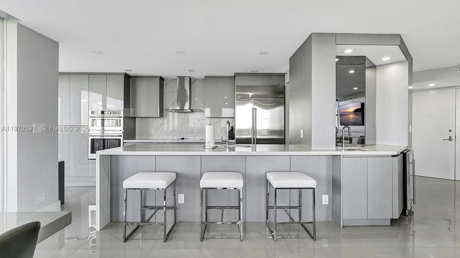 1004 3 / 3 1930 кв.футов $ 2026-02-23 0 Фото