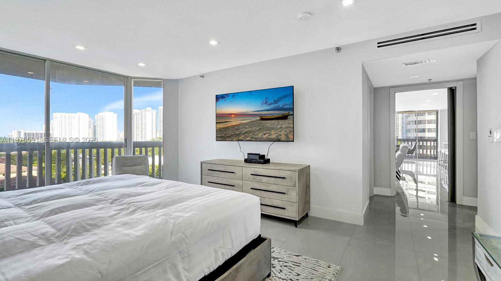 1004 3 / 3 1930 кв.футов $ 2026-02-23 0 Фото