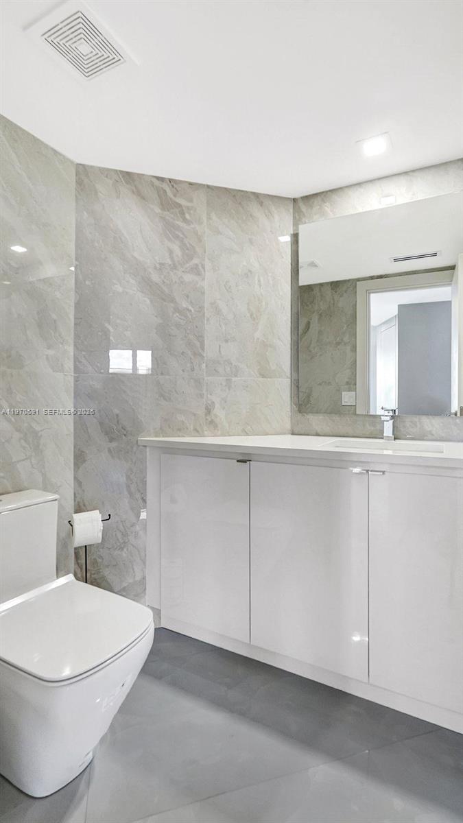 1004 3 / 3 1930 кв.футов $ 2026-02-23 0 Фото